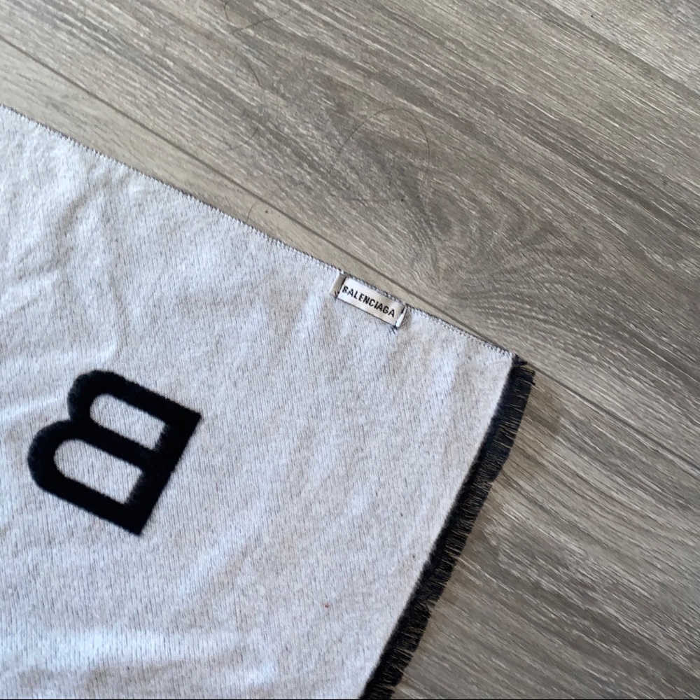 Balenciaga Logo Wool Scarf - Picture 5 of 10